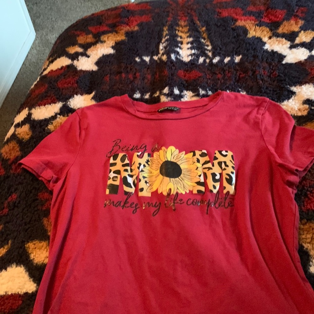 Super cute mom Tee